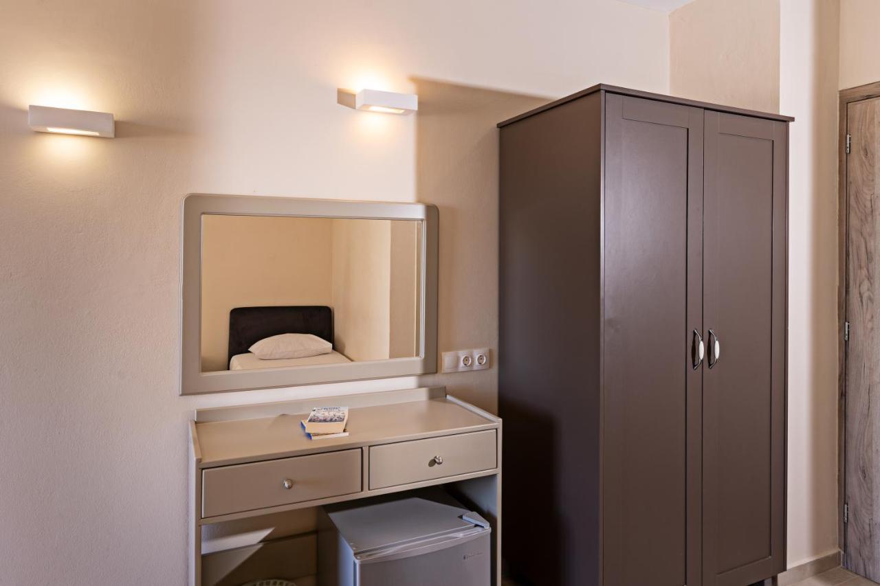 Hotel Kathrin Beach Аделианос Кампос Екстериор снимка