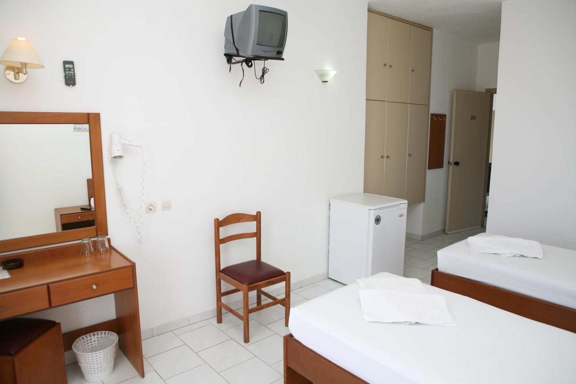 Hotel Kathrin Beach Аделианос Кампос Екстериор снимка